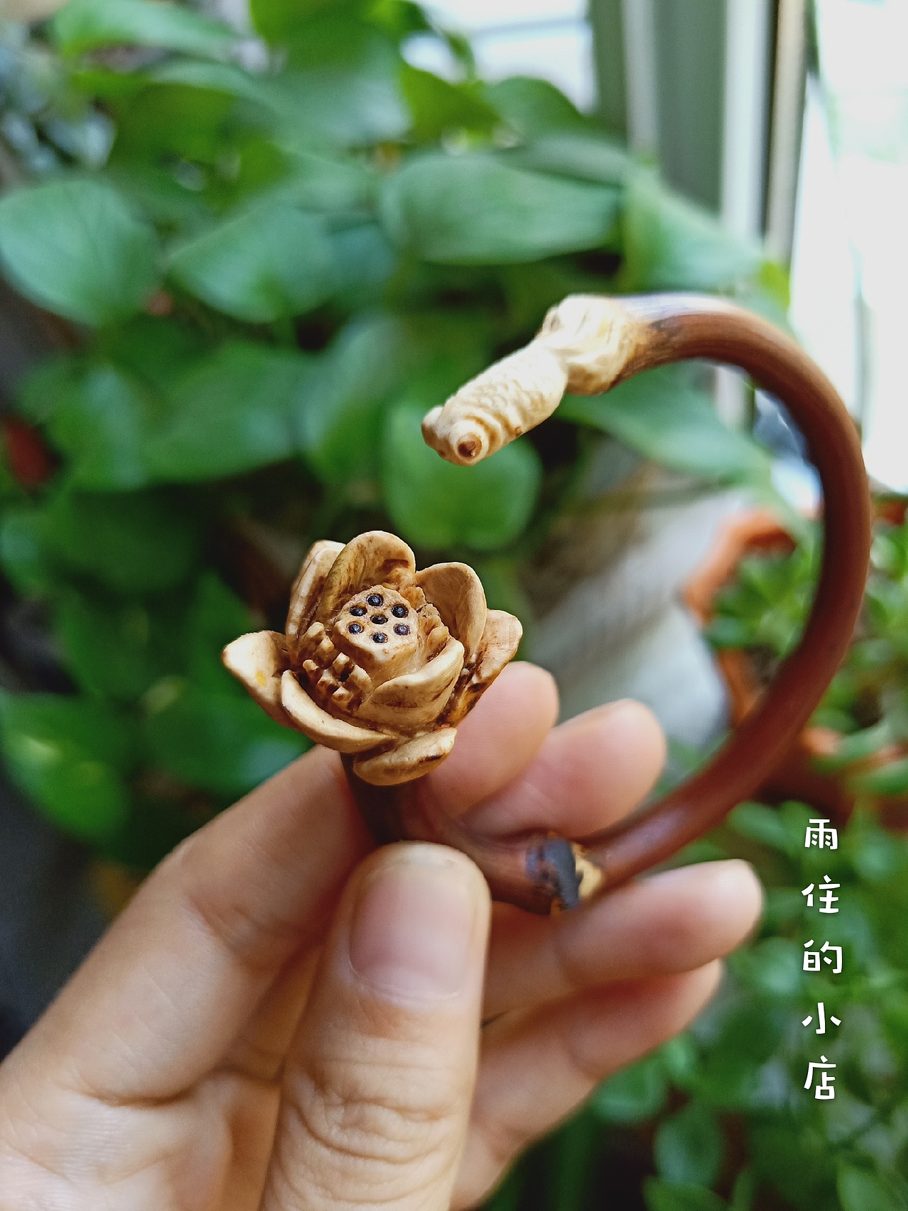 藤枝上的艺术—鸡血藤雕刻手镯_雨住的手工小店-站酷zcool