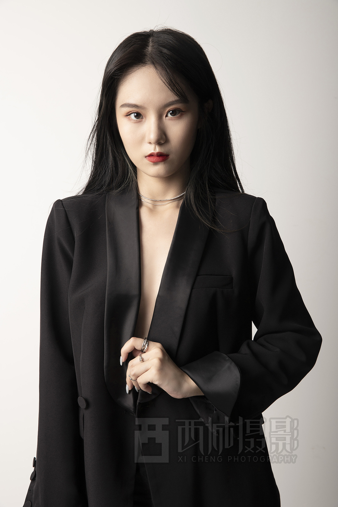 可以作为简历,网站,公司形象墙, 杂志封面,微信头像以及公司宣传等