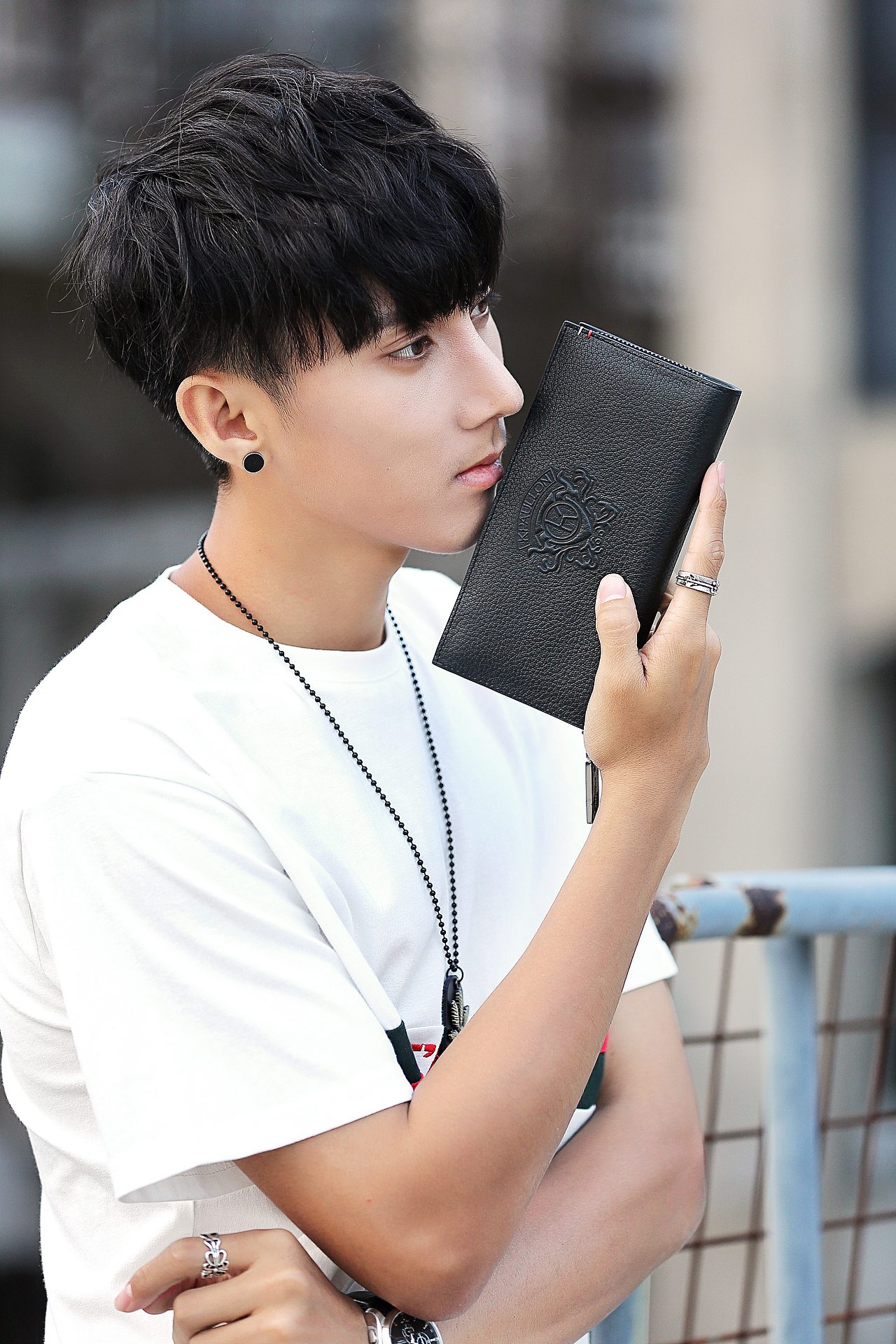 广州模特包包拍摄、外景服装拍摄、潮牌男装拍摄、视频