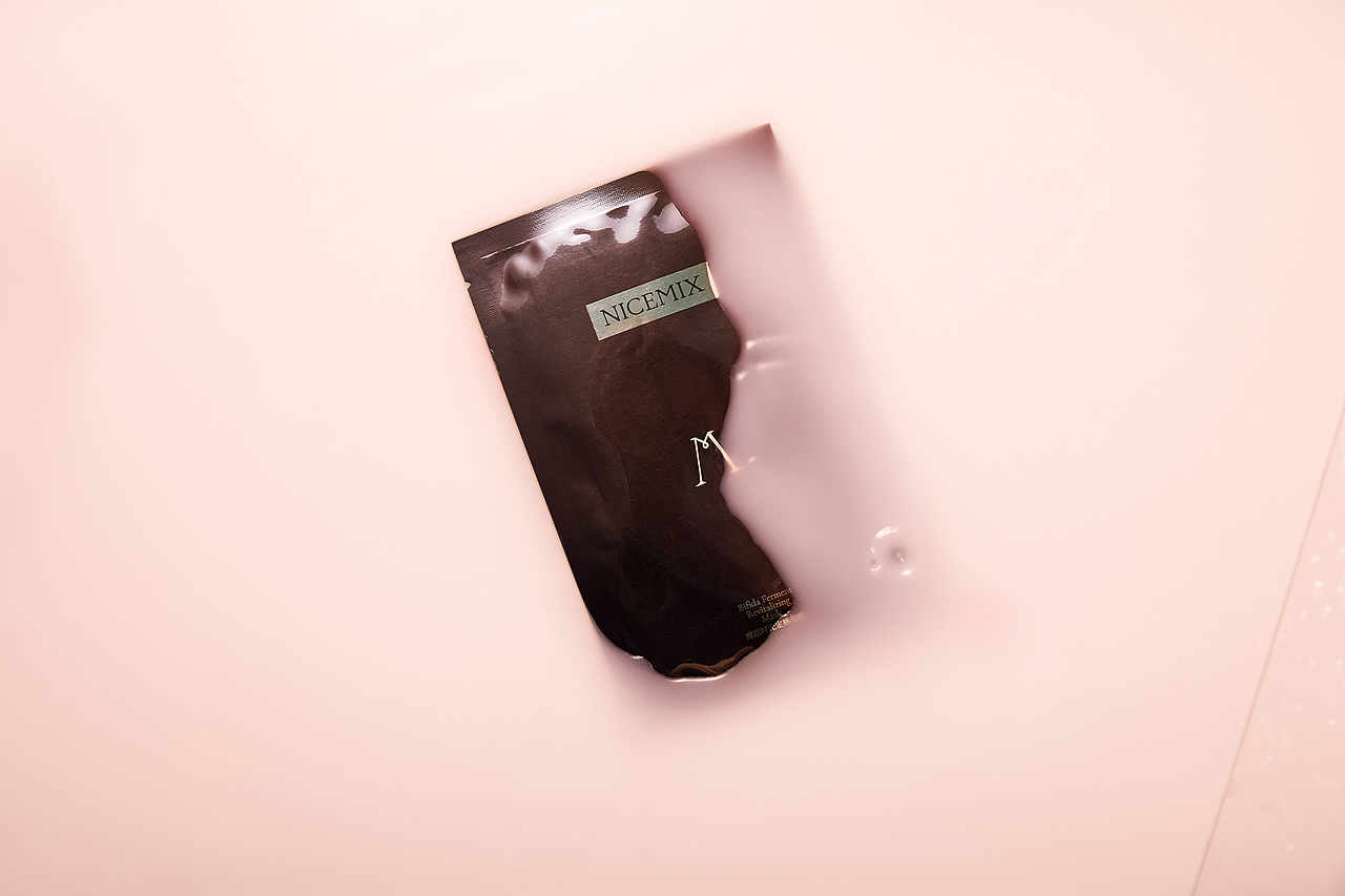 「护肤品和水的拍摄」