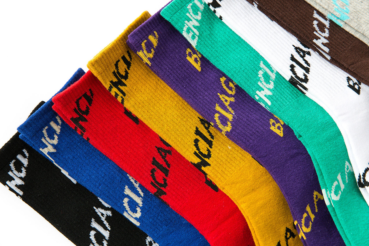 2019春夏女潮袜INS国潮字母袜日系街拍人像女生（图ZMTg4NDM2NDM2） - 人像摄影 - 站酷设计师承影摄计原创素材 - 站酷ZCOOL