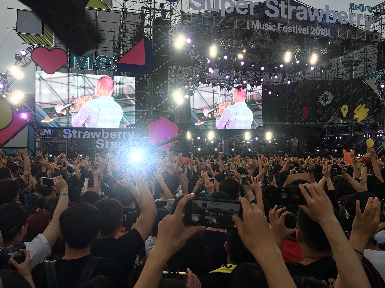 2018草莓音乐节有感（图ZMTEzMzY4OTA0） - 短篇/格漫 - 站酷设计师家用人造卫星原创素材 - 站酷ZCOOL