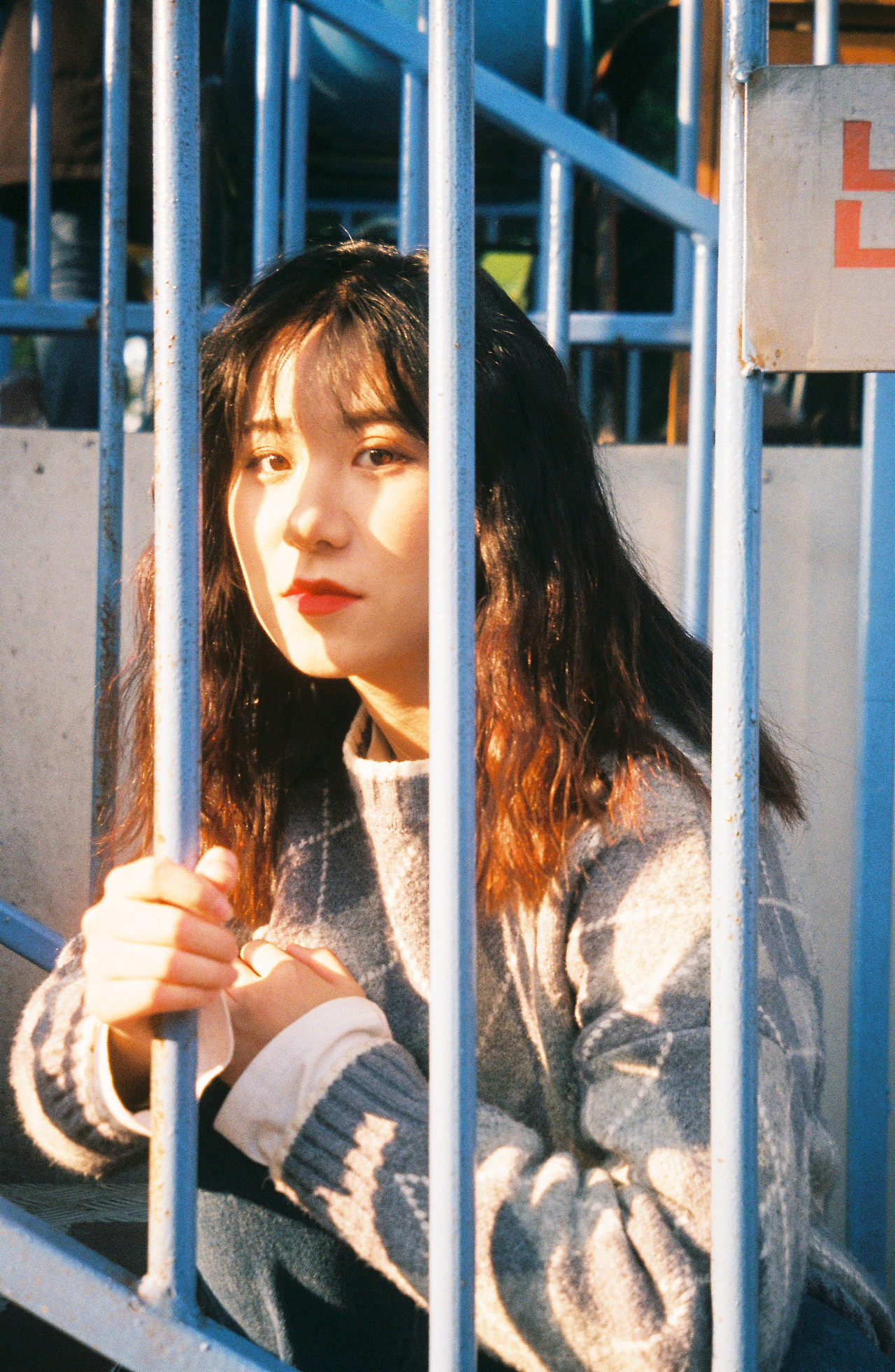 冬日游乐园🎠 | 胶片（图ZMjIwNjUxMjg0） - 人像摄影 - 站酷设计师不在赏味期限原创素材 - 站酷ZCOOL