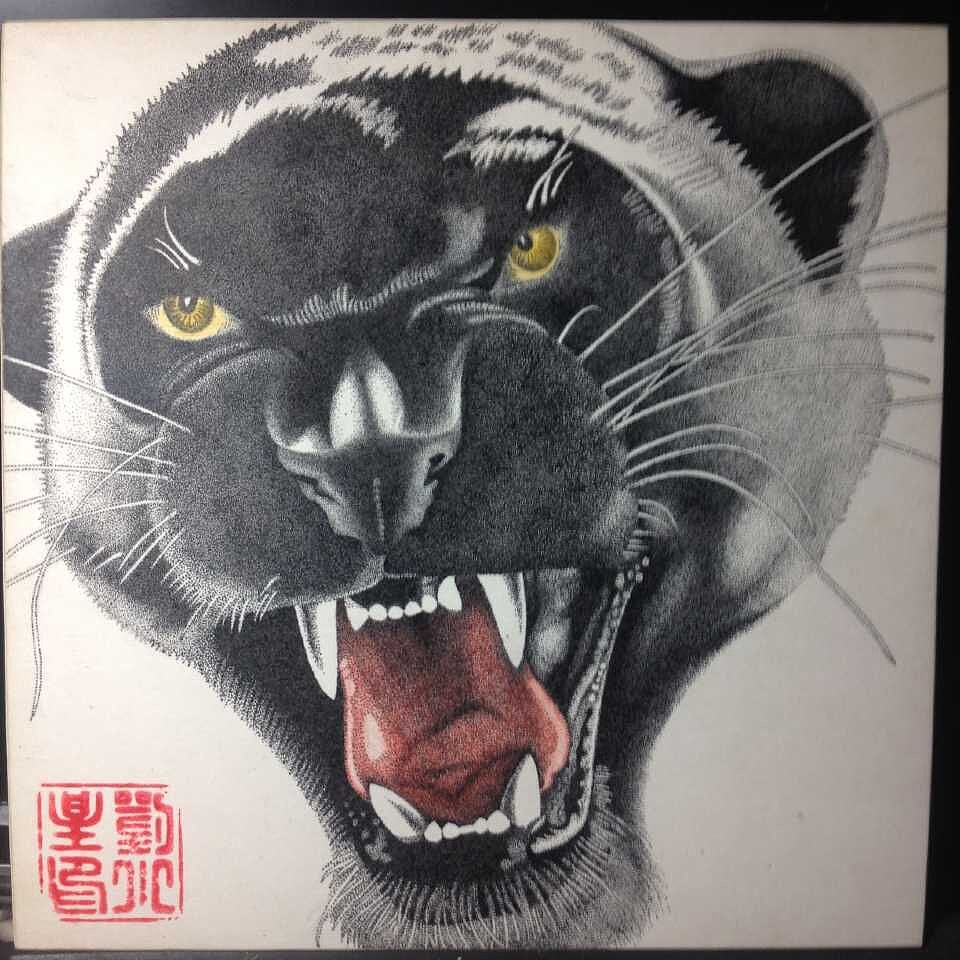 这张的眼睛和颜色上了点彩铅,有点淡彩的味道。