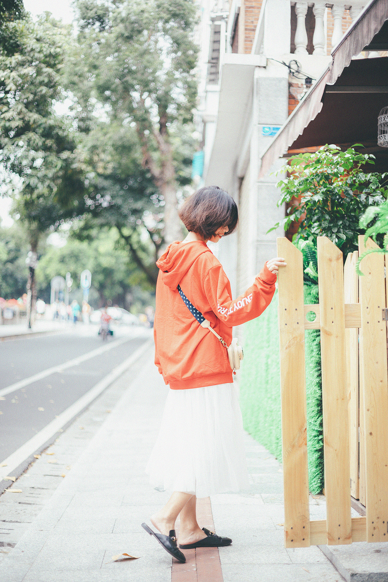 漫步在橙黄色的日子里