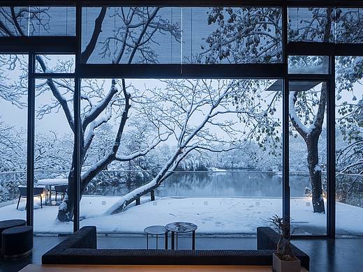 一场雪,让本就很美的新中式酒店更具魅力 /新东家设计