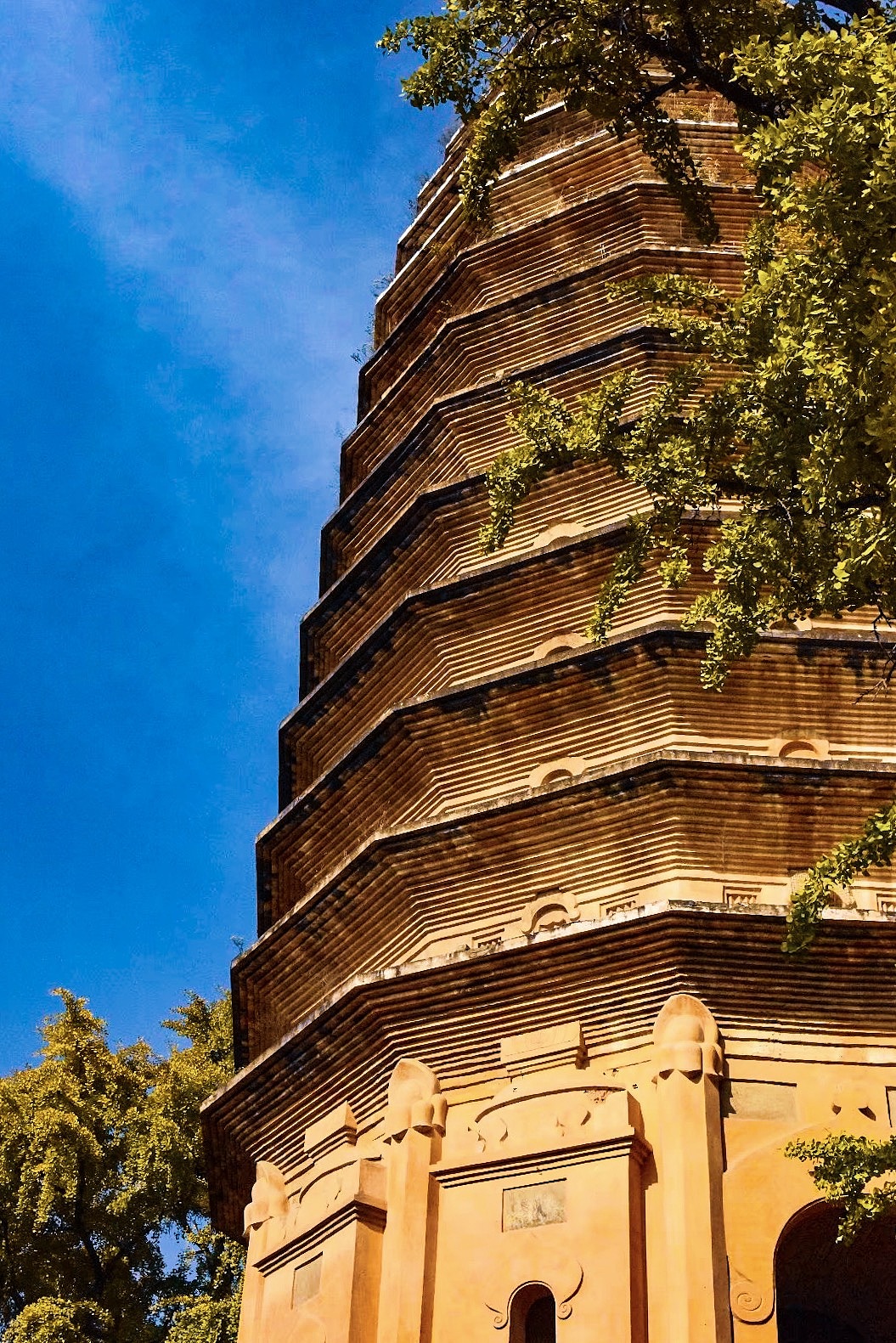 山西一座古建筑，是中国现存最高最古的且唯一一座木构塔式建筑_古塔