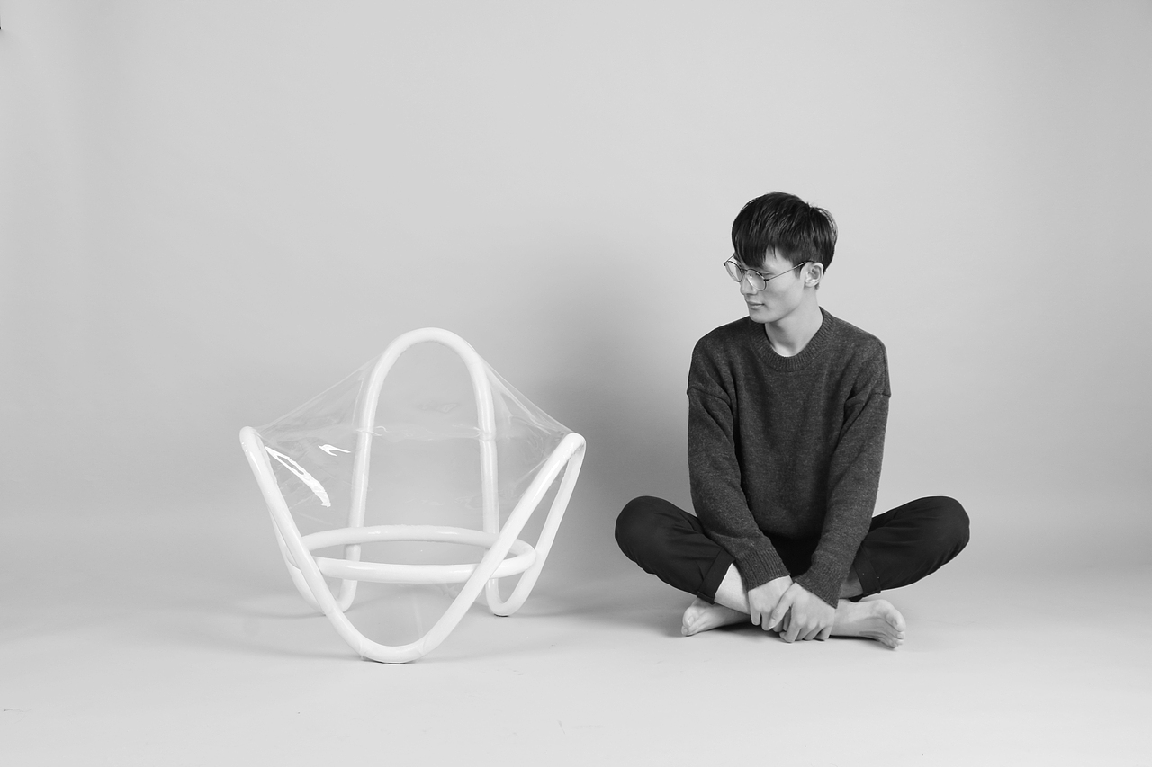 材料之间的博弈——使用户漂浮起来的椅子