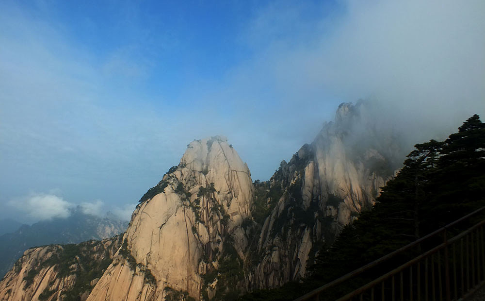 游行黄山（图ZNzM1NjI4MDQ=） - 风光摄影 - 站酷设计师mayidefei原创素材 - 站酷ZCOOL