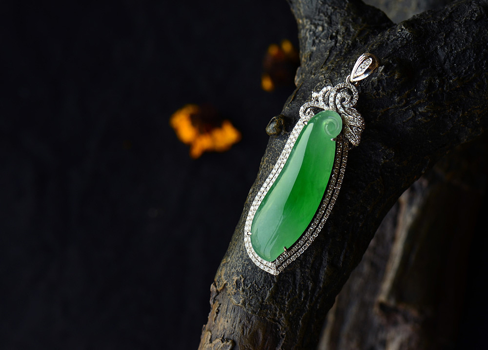 自然光下的翡翠才是真实的翡翠-精品篇