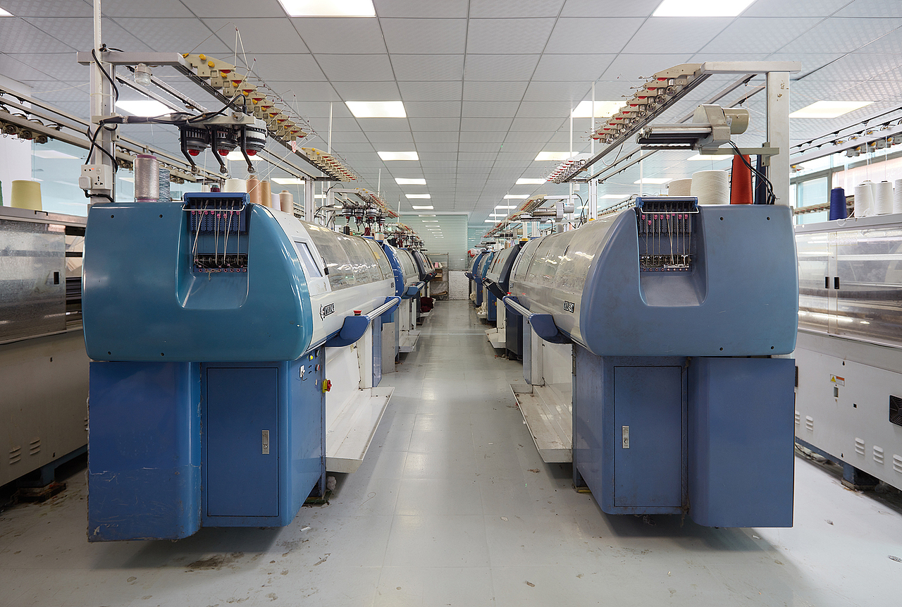 恒伊服饰工厂车间摄影服装厂环境拍摄东莞上门