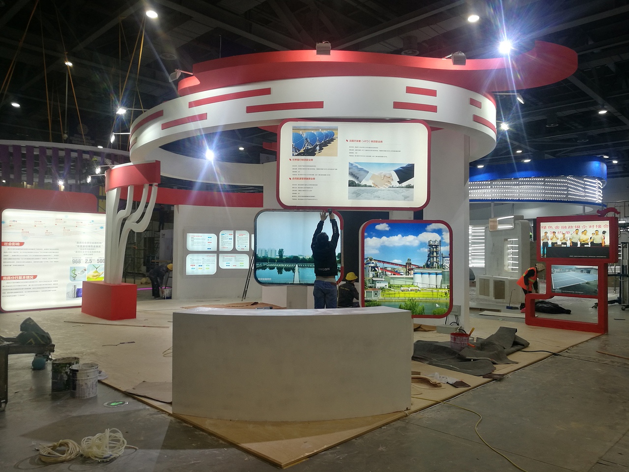 原创银行展台特装设计