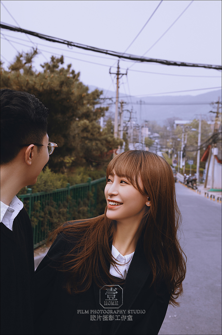 婚纱照客片分享,小众纪实的街拍婚纱照