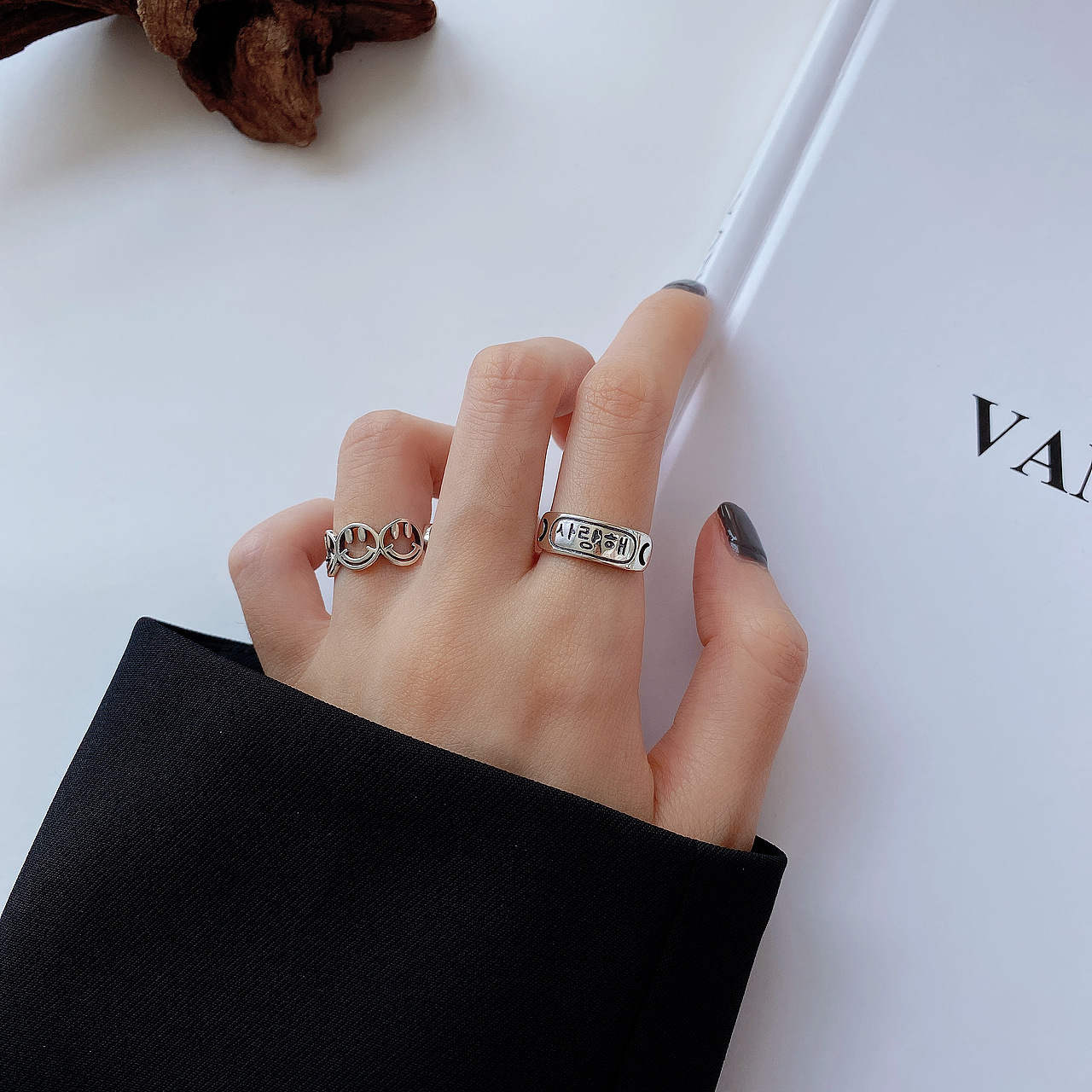 ins冷淡风黑白风戒指指环首饰静物珠宝静物产品拍摄（图ZMjIzNjA0NzY4） - 产品摄影 - 站酷设计师何以朱颜原创素材 - 站酷ZCOOL