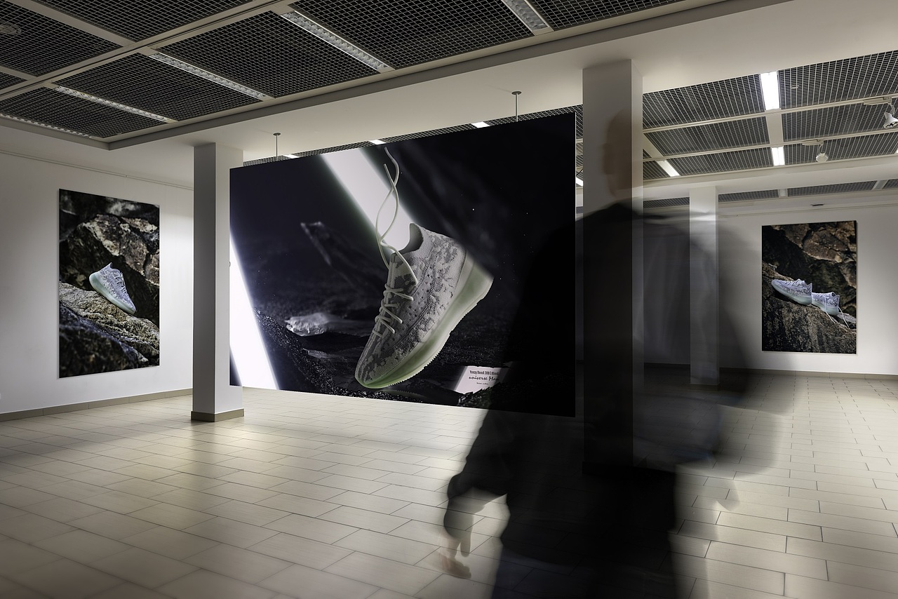 YeezyBoost【Alien】椰子380 创意海报入口图