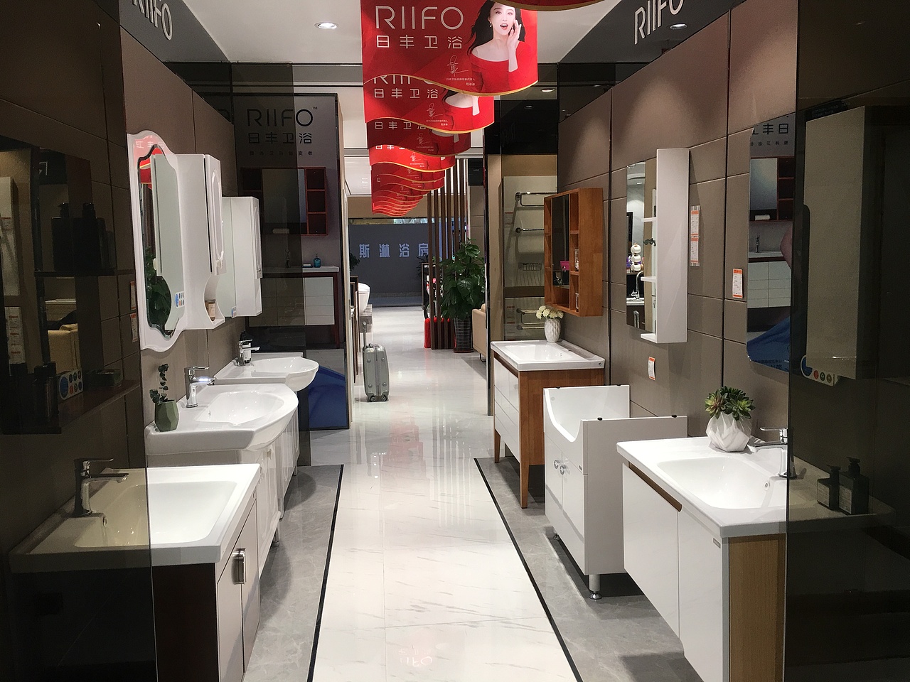 日丰卫浴专卖店实景摄影