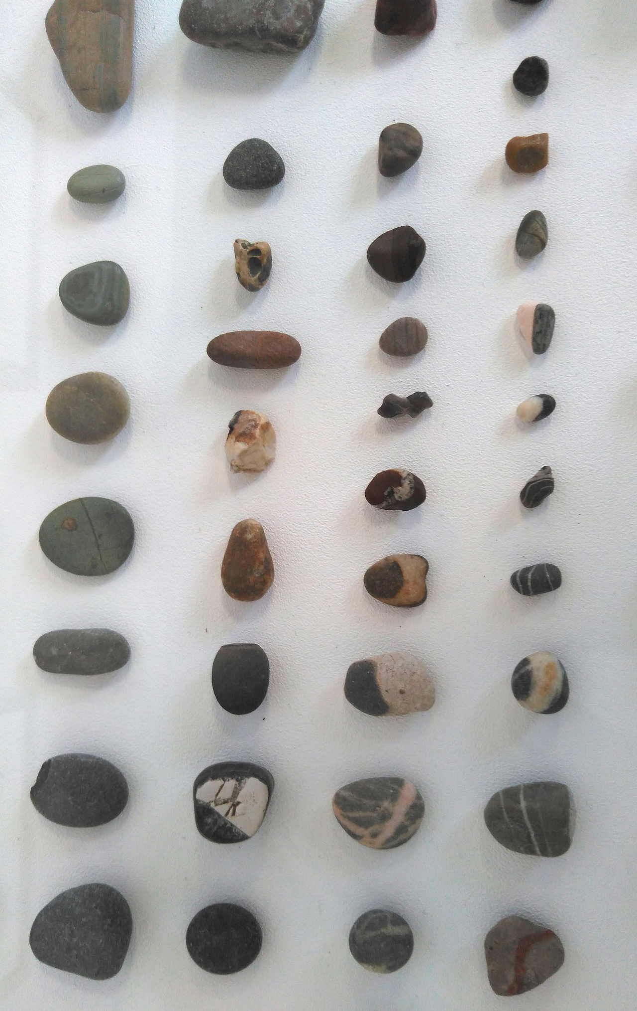 作品名:“twenty” 装置 布面油画 作者:冯娟娟