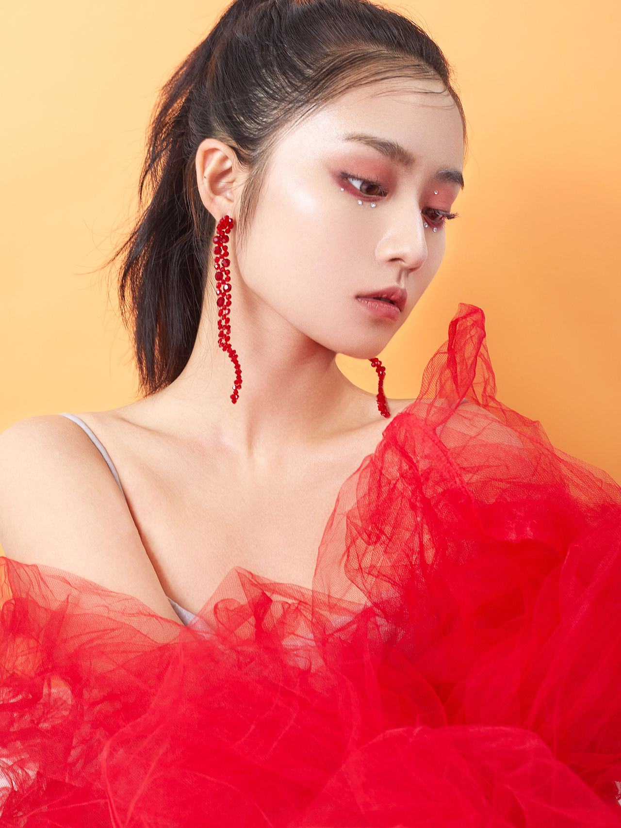 MUA彩妆产品模特拍摄（图ZMjMxNDQ3OTc2） - 人像摄影 - 站酷设计师Chengzee原创素材 - 站酷ZCOOL