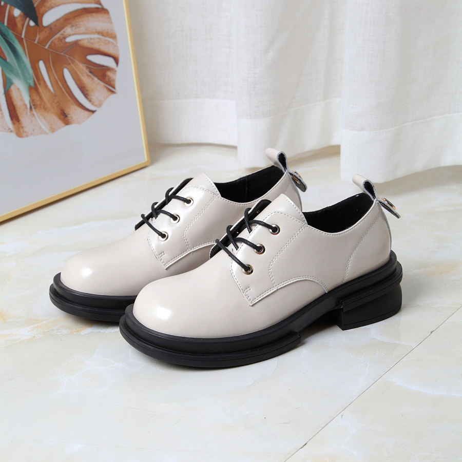 女鞋摄影 拍摄英伦小皮鞋 静物网拍 创意场景拍照图片（图ZMjYzNDMyODY0） - 产品摄影 - 站酷设计师广州集映视觉摄影原创素材 - 站酷ZCOOL