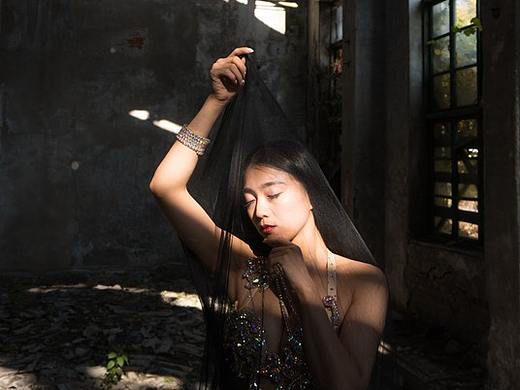 摄影拍摄现场-处境：关爽 摄影：单车音乐 视频 谷小松