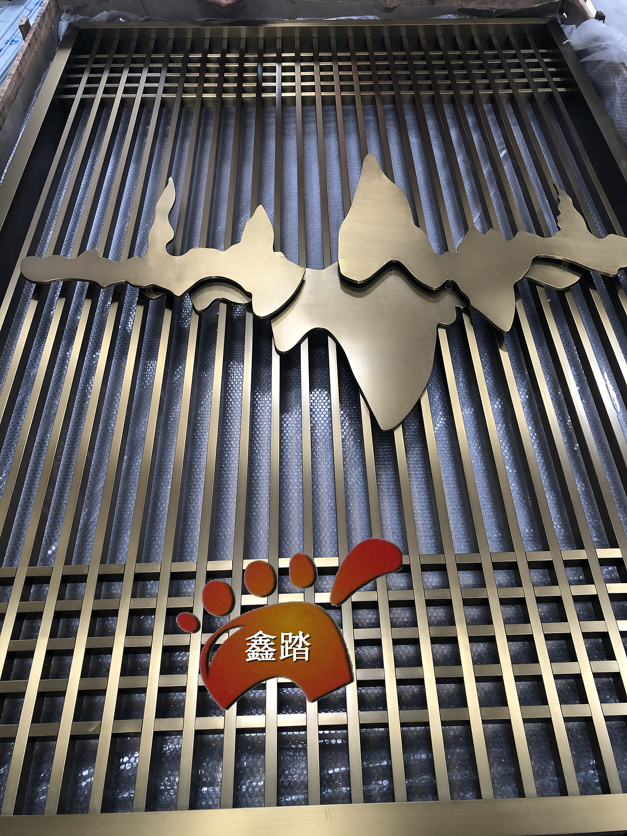 户外景墙装饰不锈钢山峦屏风隔断背景墙的优越性