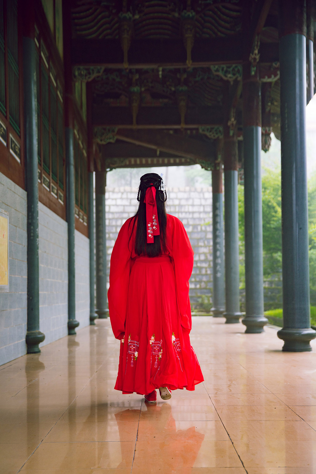 中国寺庙美女和背景 库存图片. 图片 包括有 妇女, 照片, 背包, 祈祷, 旅行, 样式, 寺庙, 女孩 - 133679805