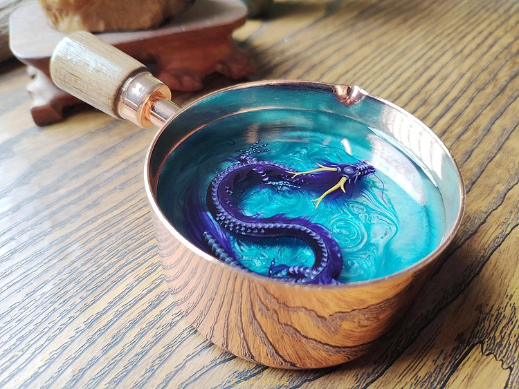 一小锅紫神龙 琥珀绘