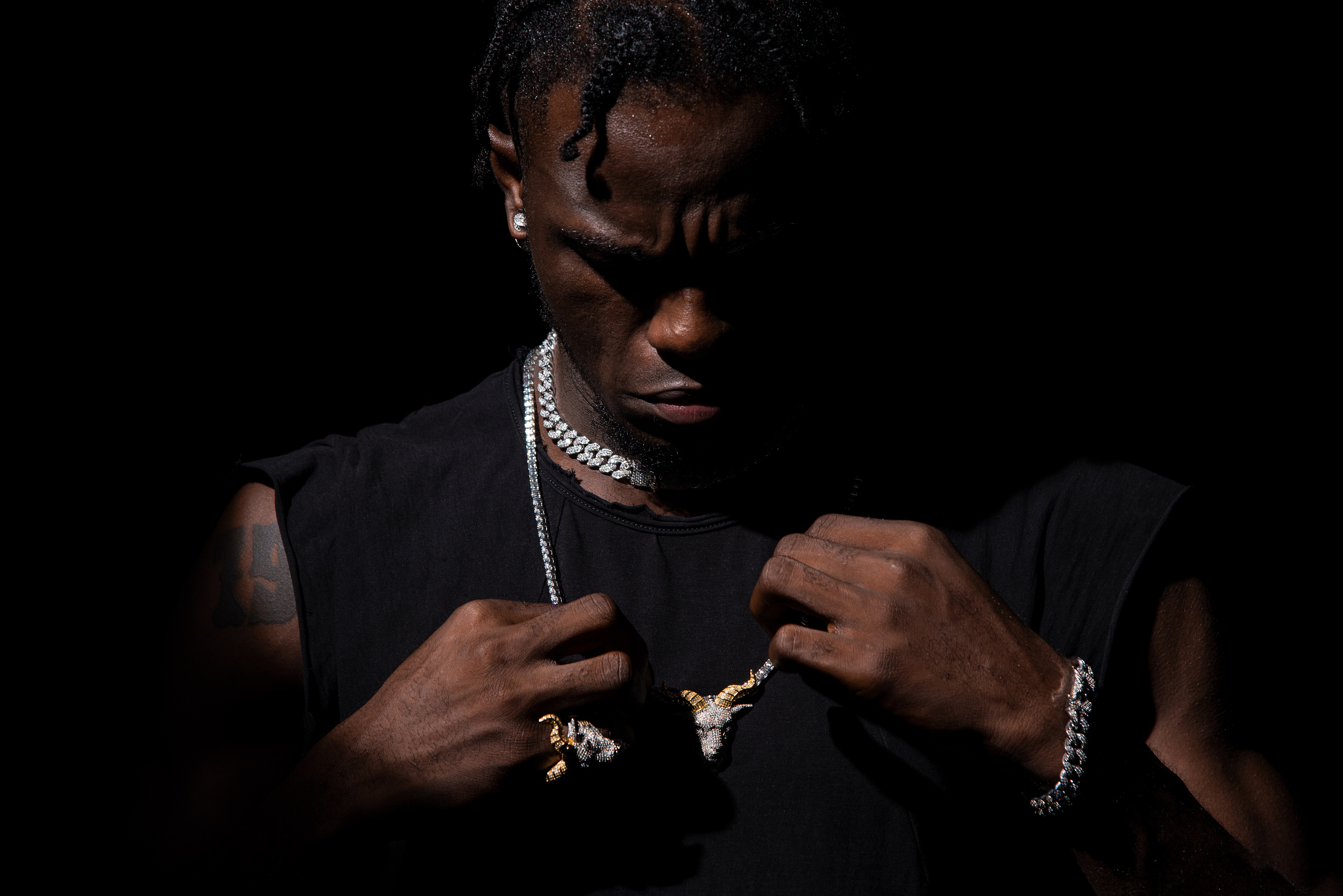 嘻哈珠宝配饰模特拍摄