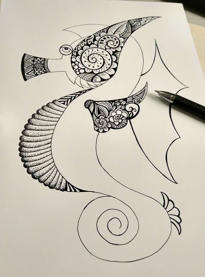 手绘黑白装饰画——海马