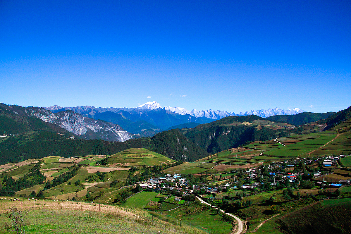 远山,香格里拉,云南