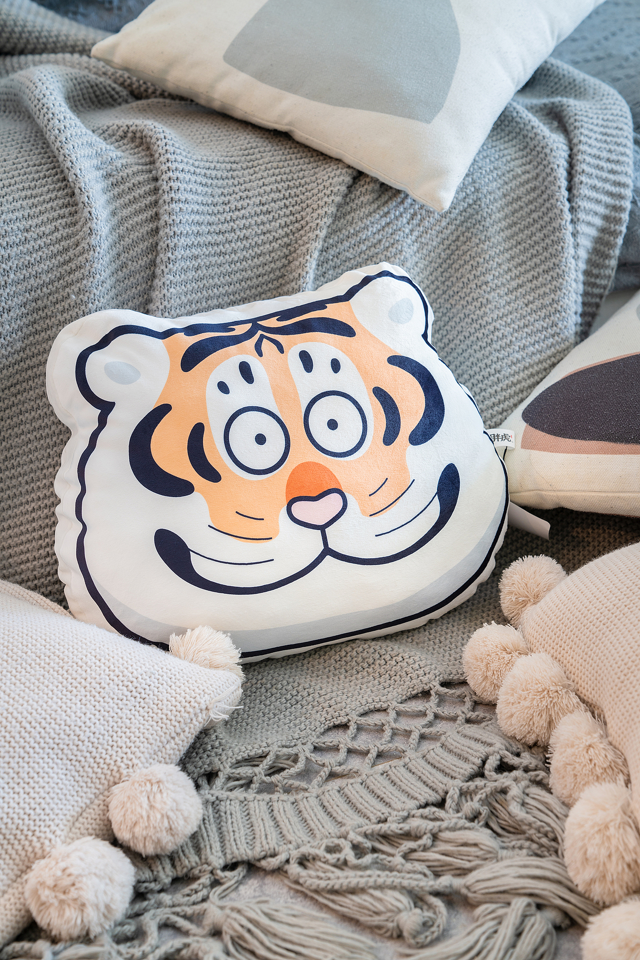 产品摄影-《我不是胖虎》周边抱枕（图ZMjc2MjcwNDA0） - 产品摄影 - 站酷设计师哇工作室原创素材 - 站酷ZCOOL