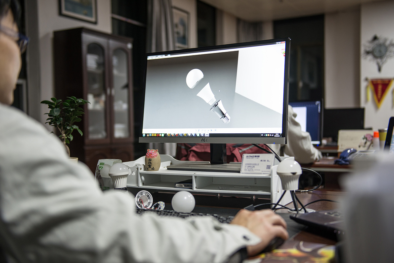 一枚灯具设计师的爱情故事