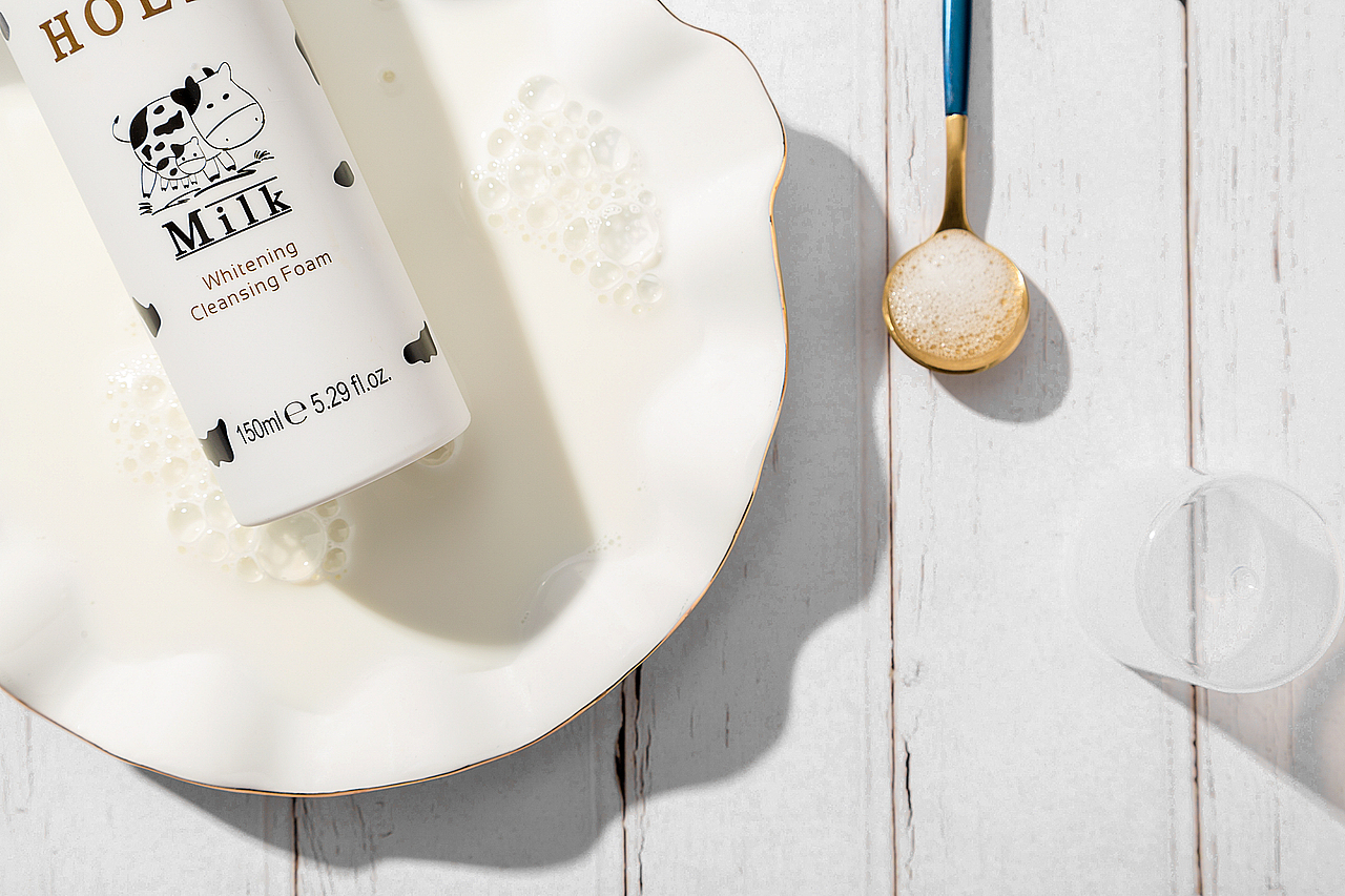 化妆品拍摄-牛奶慕斯洗面奶（图ZMTA2NjUwMDc2） - 产品摄影 - 站酷设计师CMP教授原创素材 - 站酷ZCOOL