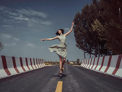JUST DANCE
