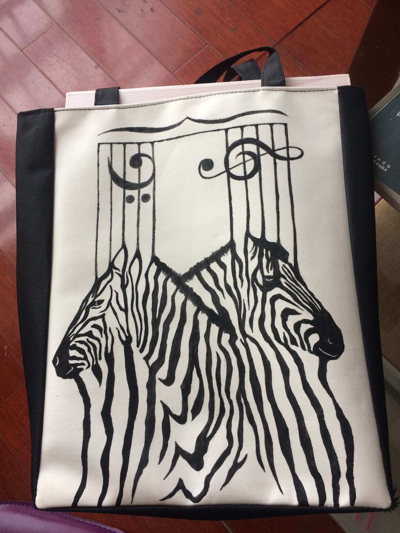 第一遍色画好了,有些地方还是会有些不均匀