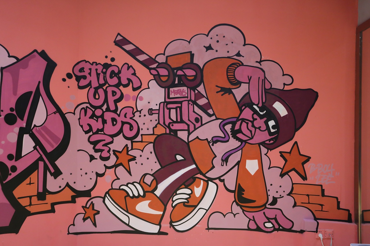 ofs cru运用纯正的hiphop元素将涂鸦作品带进街舞教室,让你感受最原汁