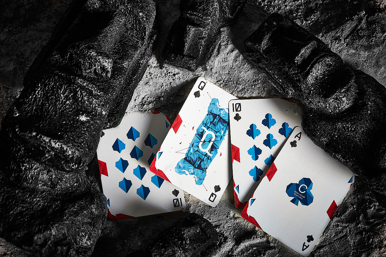 产品摄影-扑克牌-MOAI（图ZMTQ3ODA2ODE2） - 产品摄影 - 站酷设计师柏克珀紙品工作室原创素材 - 站酷ZCOOL