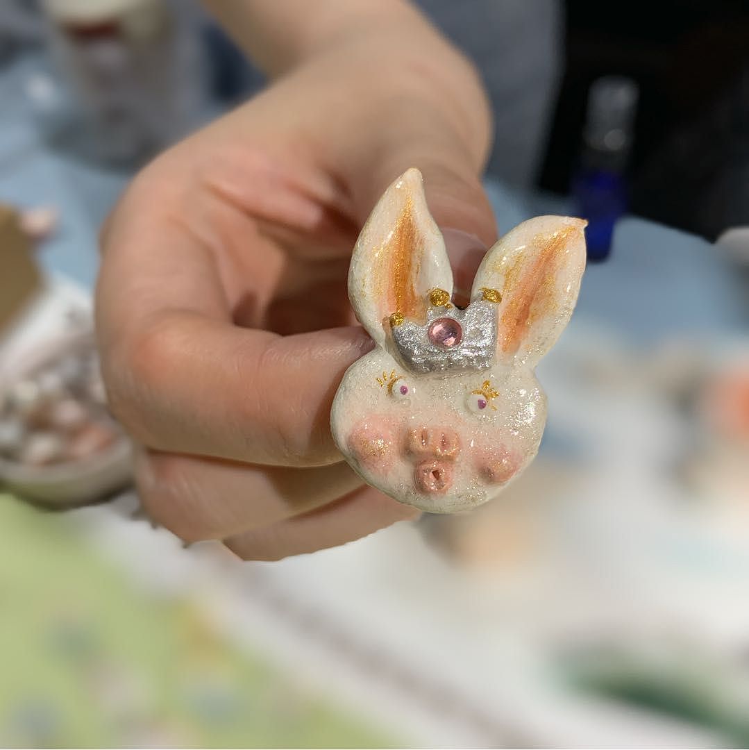 原创手工自制石塑粘土摆件胸针饰品磁贴