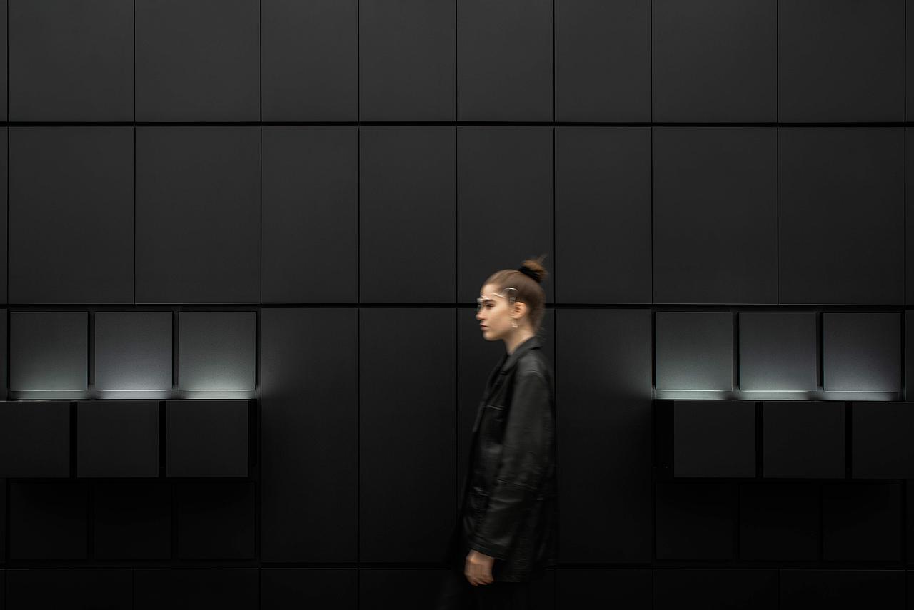 「重组的艺术哲学」作为品牌核心理念,落位空间这一载体,势必将通过设计语言加以拆解与传达。场景的变换应当符合对未来式游猎的想象:空间内是易于重新组合、灵活适配性高的的模块。