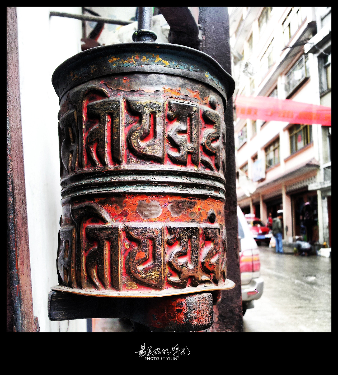 铁质的经轮，很有质感。