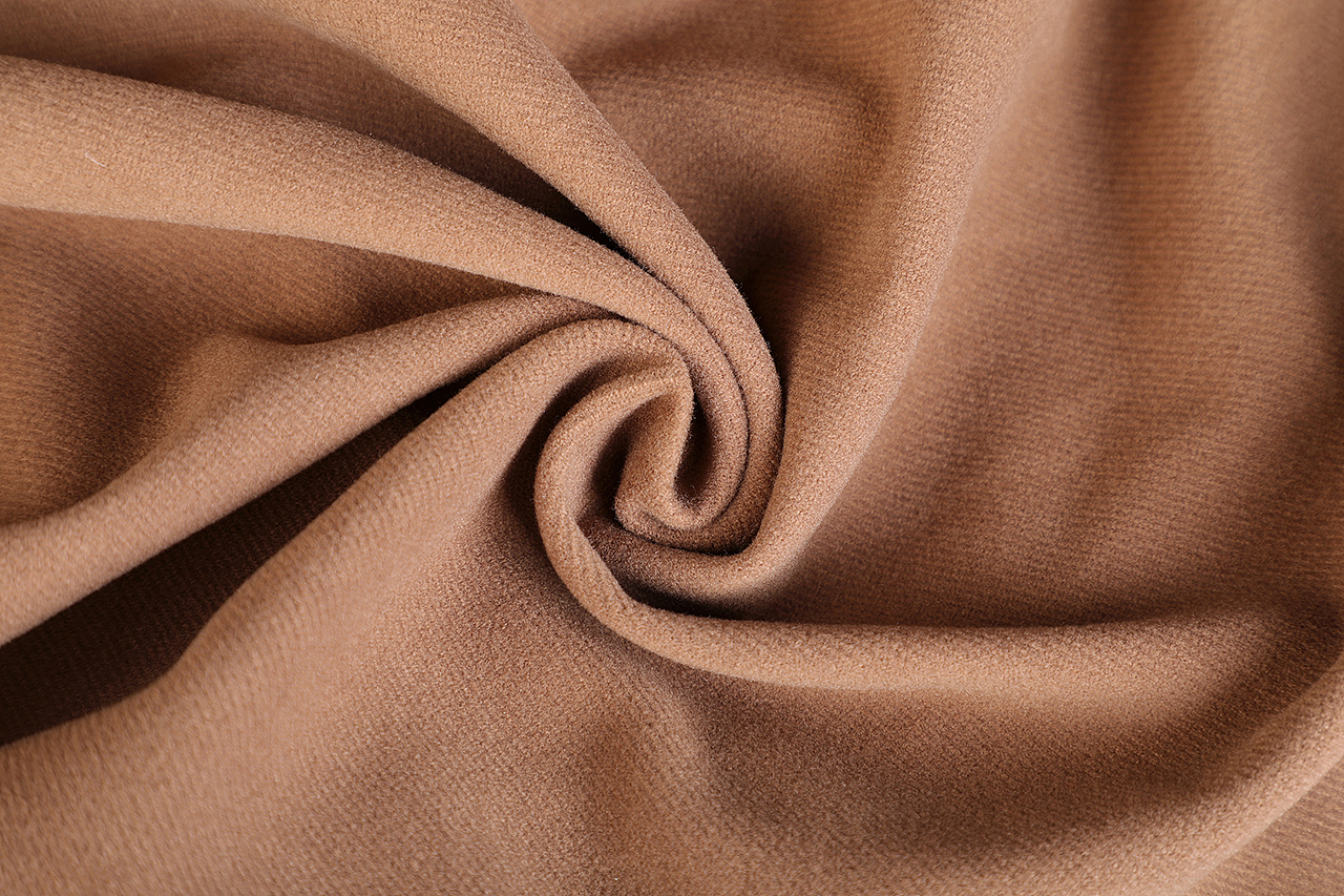 针织衫 羽绒服 毛衣 休闲裤服装静物 白底图场景图摄影（图ZMTg3MzAzNTMy） - 产品摄影 - 站酷设计师cofuns原创素材 - 站酷ZCOOL