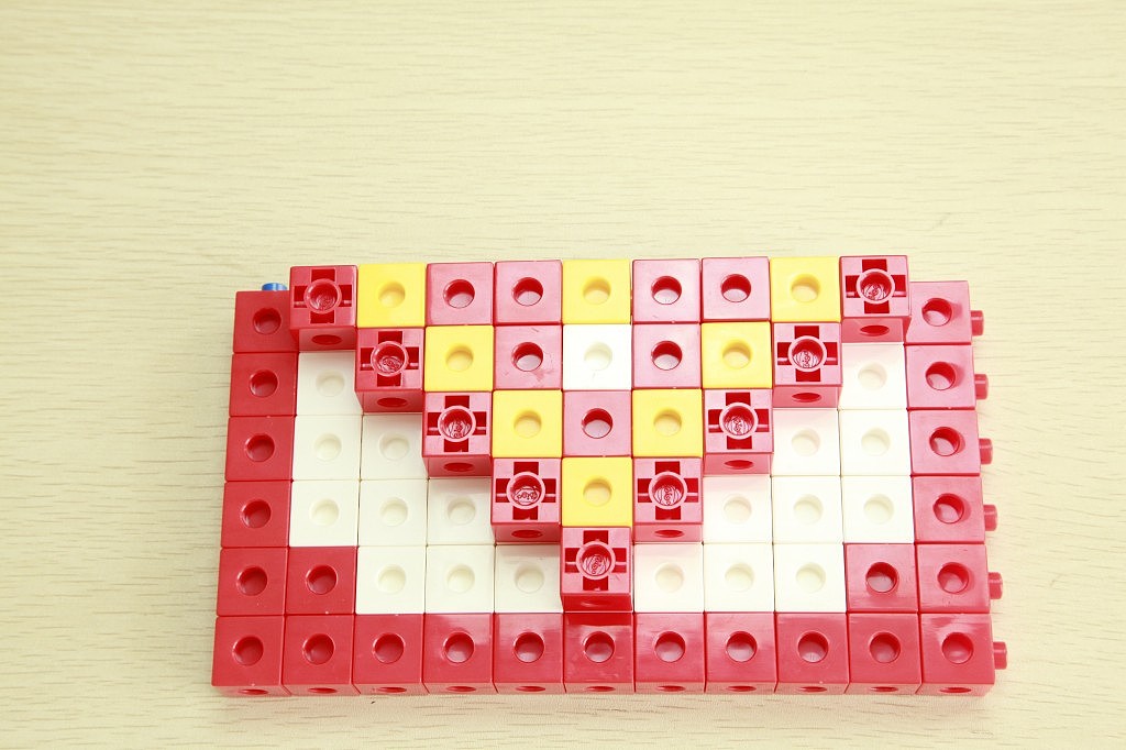 一款简单的玩具组装定格动画制作。