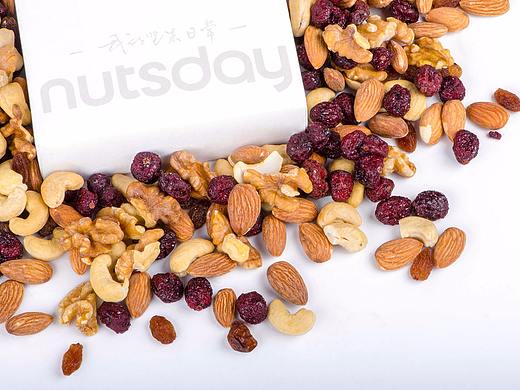 容品牌：nutsday 混合坚果品牌美学建设全案