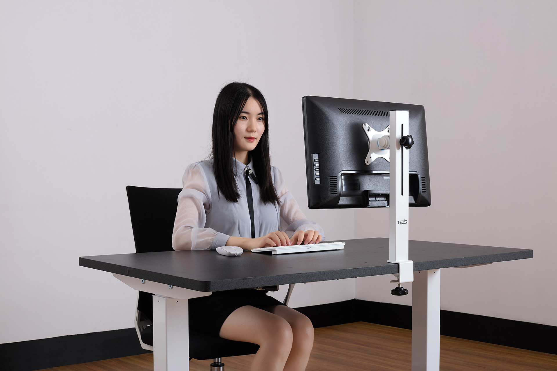 办公桌人像摄影 升降桌模特拍摄 深圳上门拍照