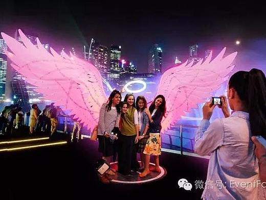 灯光艺术装置让我们眼前一亮越来越多的灯光秀走进生活