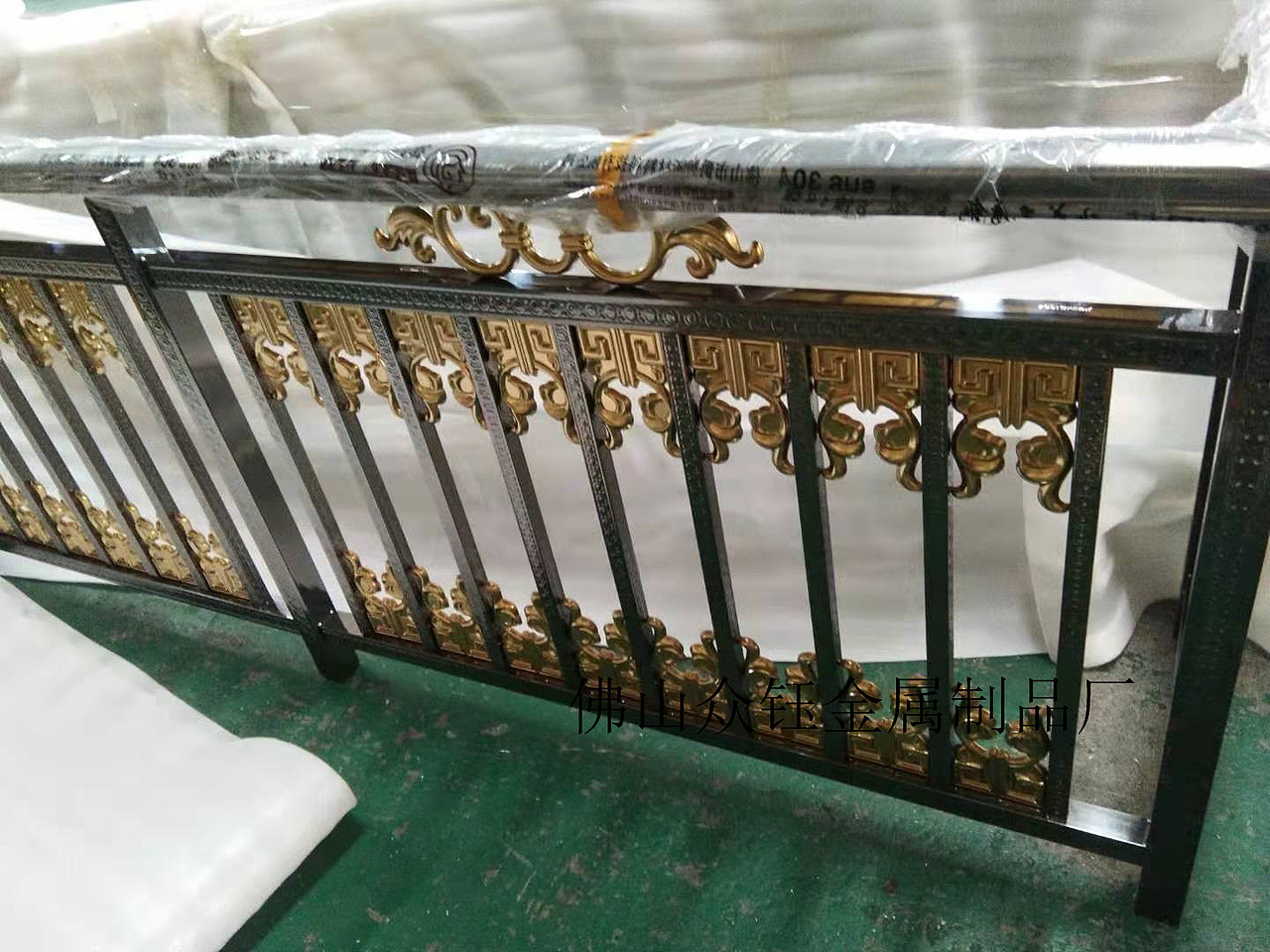 户外不锈钢镶花护栏是城市的一道风景