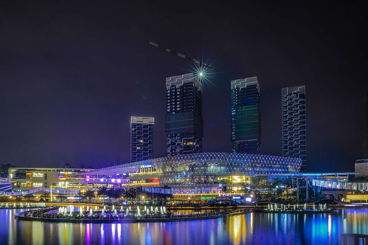 运气正好一路上被龙华的建筑群吸引着去深圳龙华采访麦果公司经销商