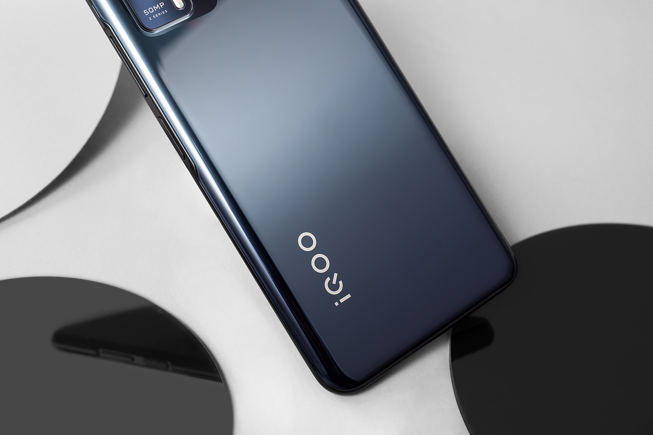 iQOO Z5x丨透镜黑（图ZMjc1NTAwODI0） - 产品摄影 - 站酷设计师貓屎榴槤原创素材 - 站酷ZCOOL