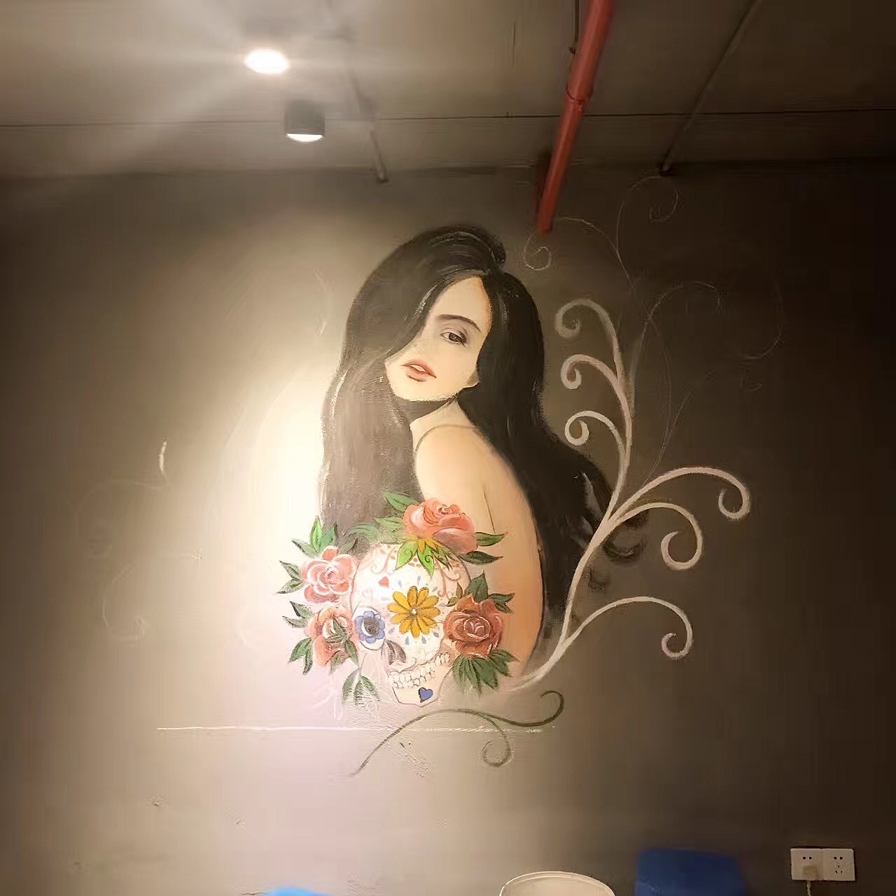 个人墙绘作品-拾花女