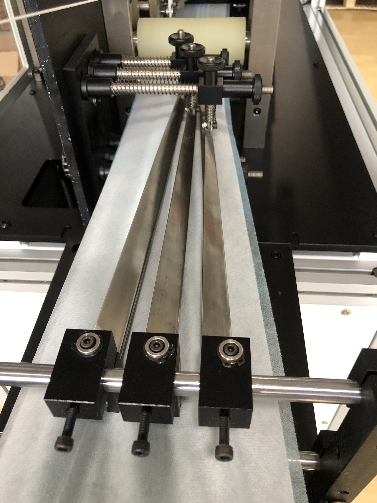 全电一拖一平面口罩机,全电设计值得参考。